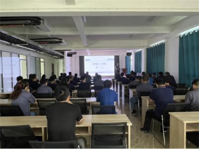 深藍(lán)機(jī)器纏繞包裝機(jī)廠(chǎng)家