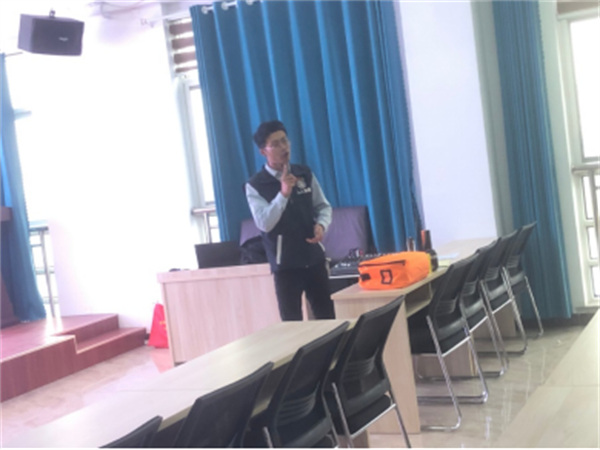 山東深藍(lán)纏繞包裝機(jī)廠家組織消防安全培訓(xùn) 山東深藍(lán)纏繞包裝機(jī)廠家組織消防安全培訓(xùn)