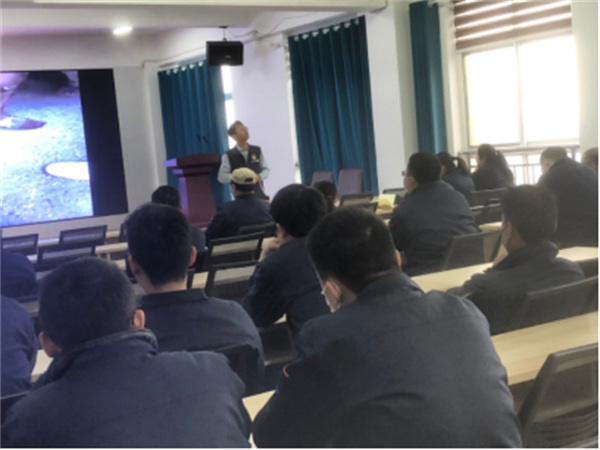 山東深藍(lán)纏繞包裝機(jī)廠家組織消防安全培訓(xùn) 山東深藍(lán)纏繞包裝機(jī)廠家組織消防安全培訓(xùn)