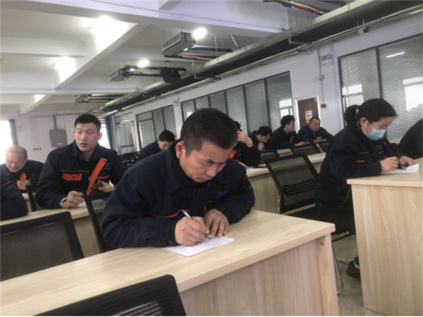 山東深藍(lán)纏繞包裝機(jī)廠家組織消防安全培訓(xùn) 山東深藍(lán)纏繞包裝機(jī)廠家組織消防安全培訓(xùn)