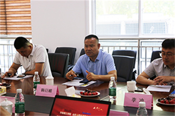 齊魯理工學(xué)院與山東深藍(lán)機(jī)器股份有限公司舉行校企合作簽約暨授牌儀式